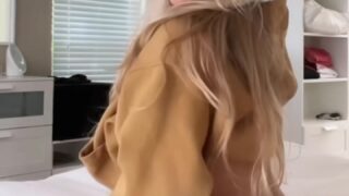 misscarriejune cameltoe