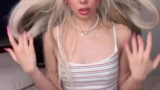 Waifumiia pussy play on camera