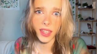 SmashedEly pussy play online