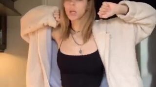 SmashedEly wet strip action