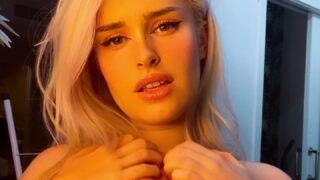 Leastayspeachy wild rooftop striptease on cam