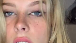 SmashedEly seductive cam show