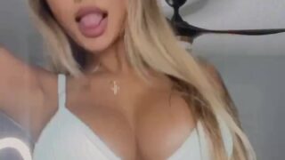 vietbunny car blowjob