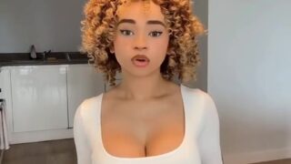 urbabydollxo footjob