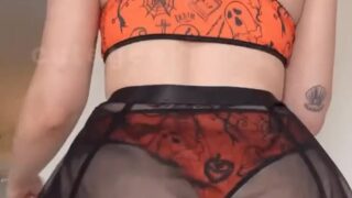 Fansly users discuss leaked masturbation scenes of Cutegeekie