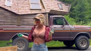 Sara Jean Underwood sensual mountaintop selfies