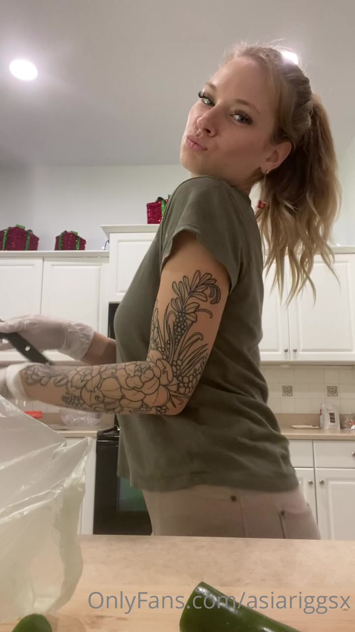 Abgbunnyy her alluring presence and inviting private vids