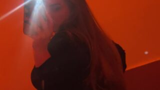 Maya Martinni sexy legs bareback private