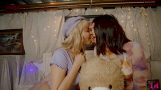 Erotic foot fetish clips by Lasirena69