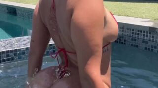 AmirahDyme seductive tits reveal