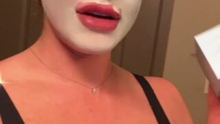 Courtney Tailor sexy tits on cam