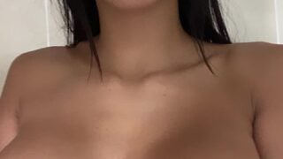 Dahyn11 exposed tits on free cam