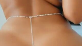 AmirahDyme ass play HD video