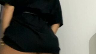 Dahyn11 teasing tits cam video