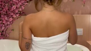 Agnes Nunes unaware of hidden cam in dressing room fun