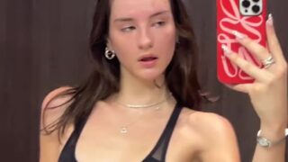 Whorella’s risky outdoor flashing session exposed in HD