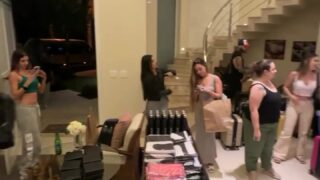 Wet and wild bathtub masturbation starring Agnes Nunes