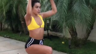 Sommer Ray’s pussy pulsating