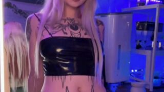 Extreme throat training leaves FawksLily breathless