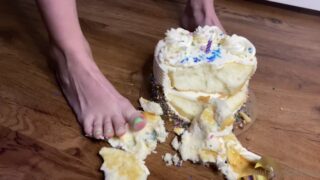 FeetByJas’s soft soles teased in close-up foot video