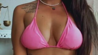 JoannieFit licks her own squirt off her thighs after riding a thick dildo to orgasm