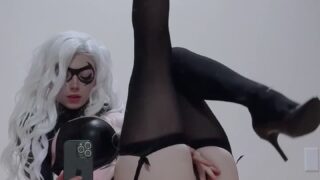 Gamer girl Noemiexlili gets railed during stream, controller still on