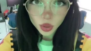 Fansly exclusive: Noemiexlili covered in oil and bouncing hard