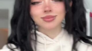 Don’t tell anyone – Noemiexlili gagging while taking control