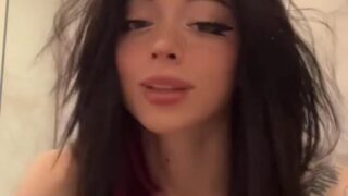 Stepmom caught naked – Noemiexlili makes it his secret