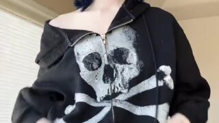 Quick fuck in stairwell – Noemiexlili says “we’ll get caught”