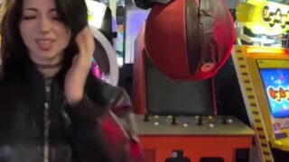 Noemiexlili’s dirty feet sniff and jerk-off challenge