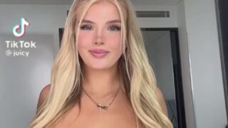 Lily Lanes spreads legs wide and rides until she leaks