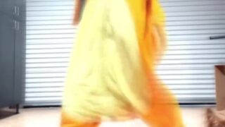 TikTok girl gets fucked raw – Noemiexlili moaning into the phone mic