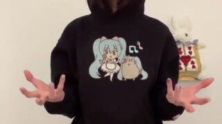 Caught fingering – Noemiexlili quickly finishes on public stairs