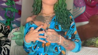 wetkittycity tugs and plays topless for camera