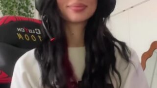 Stepmom’s tight pussy – Noemiexlili can’t believe her son’s size