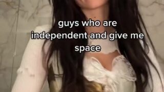 Outdoor squirting – Noemiexlili moans loud in empty lot