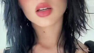 Noemiexlili’s leaked topless TikTok goes full nude after cut