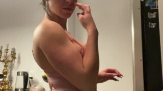 JoannieFit toys herself slowly and finishes with a huge squirt