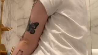 Public flashing – Noemiexlili shows tits then fucks in car