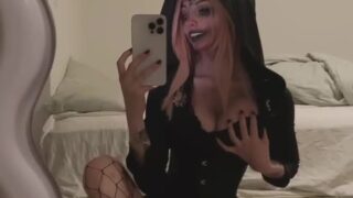 Public squat – Noemiexlili spreads and pisses before fucking