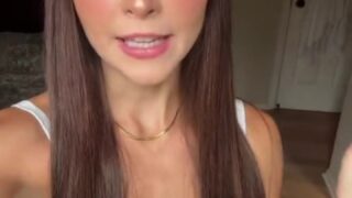 morekendallbeck squirted on her sheets and moaned