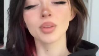 Feet on face – Noemiexlili calls you her footslave