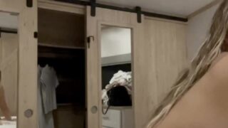 Corrina kopf sloppy suck in car seat – can’t stay quiet