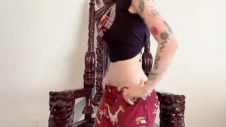 Leaked video – Noemiexlili moans while giving slow footjob