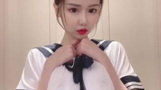 Jenna Chew fingers herself while riding until full creampie