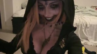 Phone-captured ride – Noemiexlili’s wet pussy takes it all