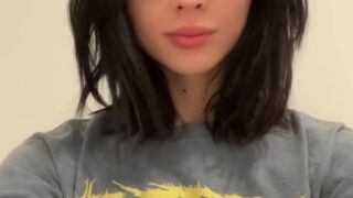 Noemiexlili walks through store in just a thong, leaks nudes later