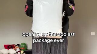 OnlyFans strip + suck – Noemiexlili takes it deep after teasing