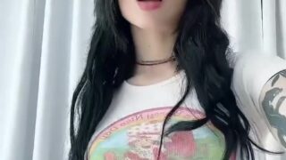 Alleyway blowjob – Noemiexlili on her knees while cars pass